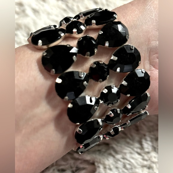 Black Rhinestone Stretch Statement 8" Bracelet Silver Tone Prong Set Stones New - Picture 2 of 5